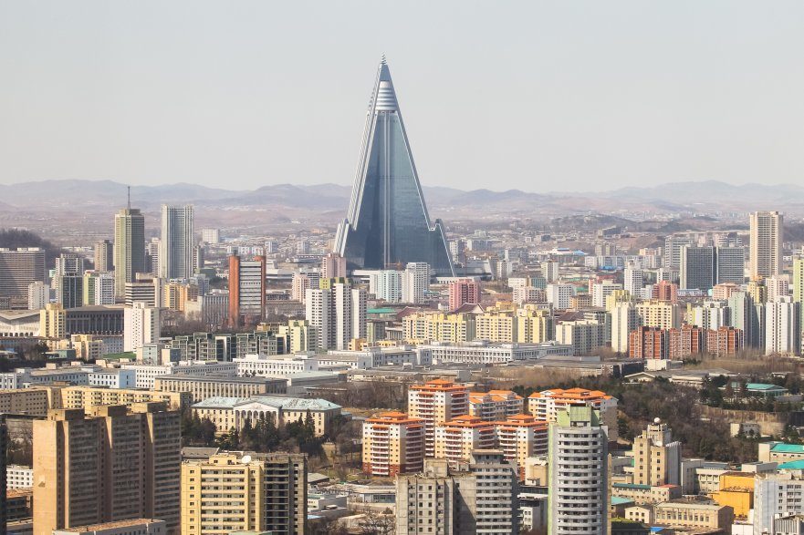 north-korea-pyongyang-ryugyong-hotel-881x587