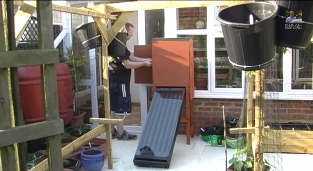 Make A Solar Food Dehydrator From Cans