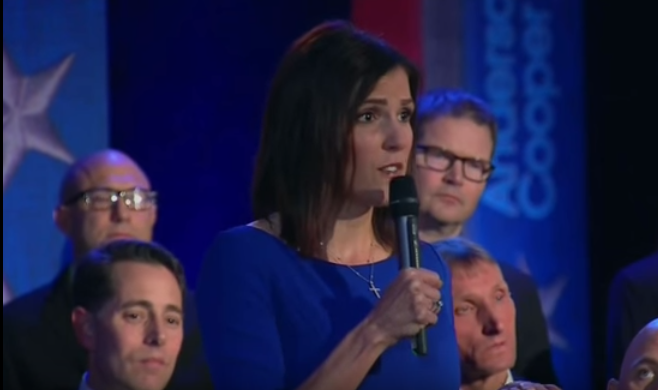 ‘American Sniper’ Widow Takes on Obama at Town Hall: ‘We Cannot Outlaw Murder’