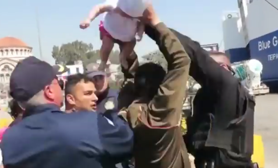 Migrant Threatens to Throw Infant at Police