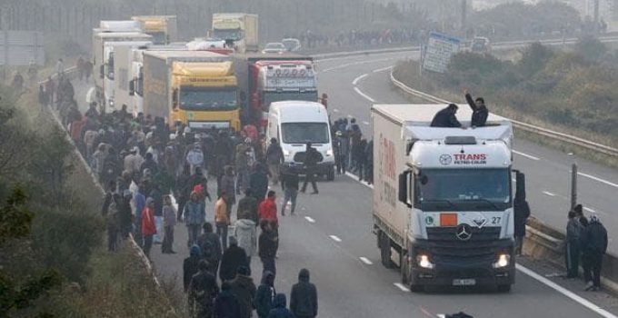 Brits Propose “Great Wall” to Stop Calais Migrants