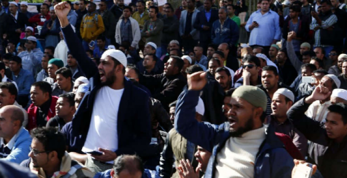 Thousands of Muslims Chant ‘Allahu Akbar’ in Front of Roman Coliseum