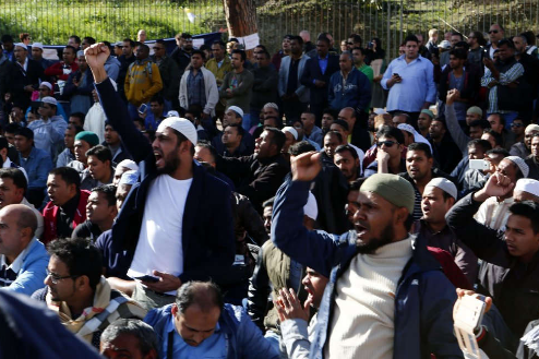 Thousands of Muslims Chant 'Allahu Akbar' in Front of Roman Coliseum ...