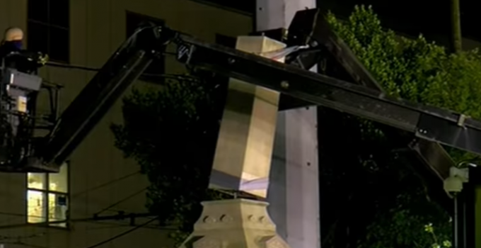 New Orleans Removes Confederate Monuments