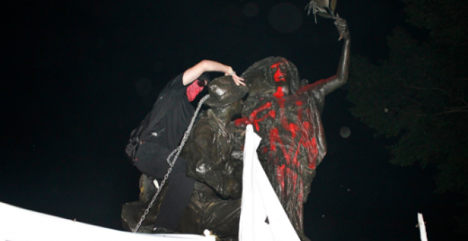 Protesters Desecrate Peace Monument After Mistaking It for Confederate