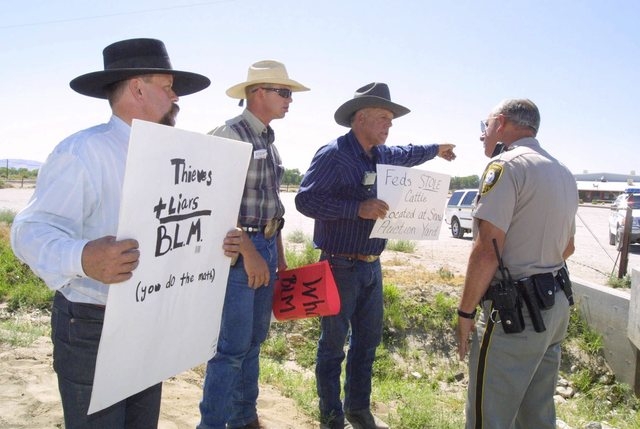 Defiant Nevada Rancher And Protesters Face Down Armed Federal Agents in Escalating Standoff